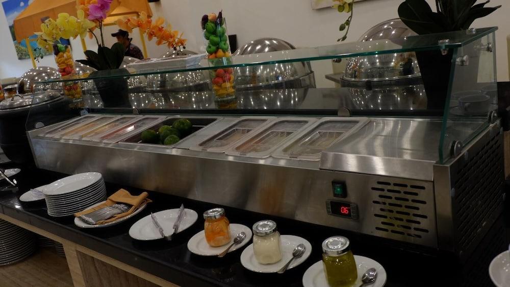 Vega Prime Hotel & Convention Sorong Eksteriør billede