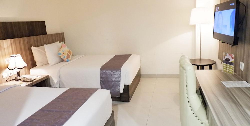 Vega Prime Hotel & Convention Sorong Eksteriør billede