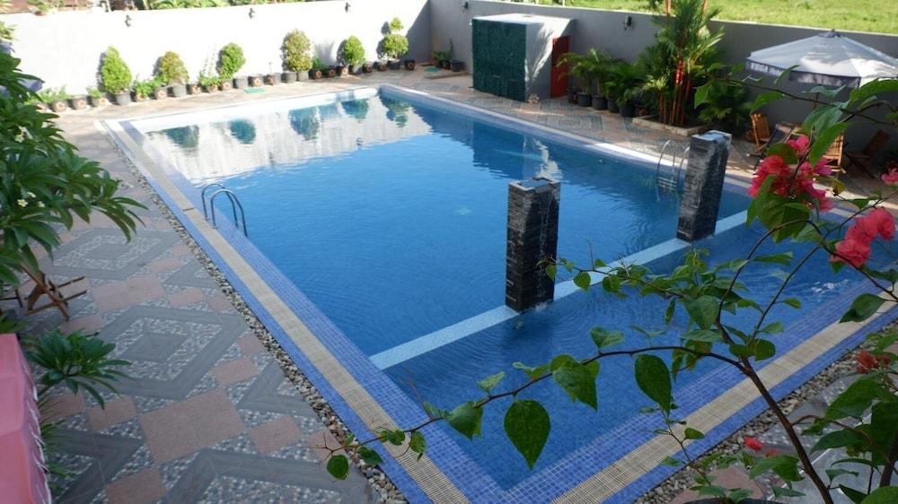 Vega Prime Hotel & Convention Sorong Eksteriør billede