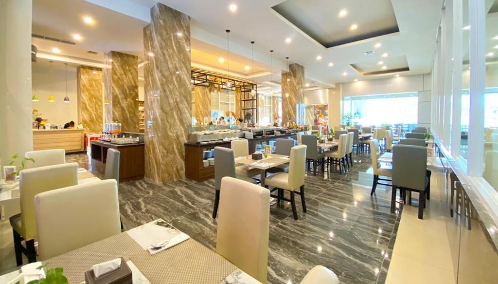 Vega Prime Hotel & Convention Sorong Eksteriør billede