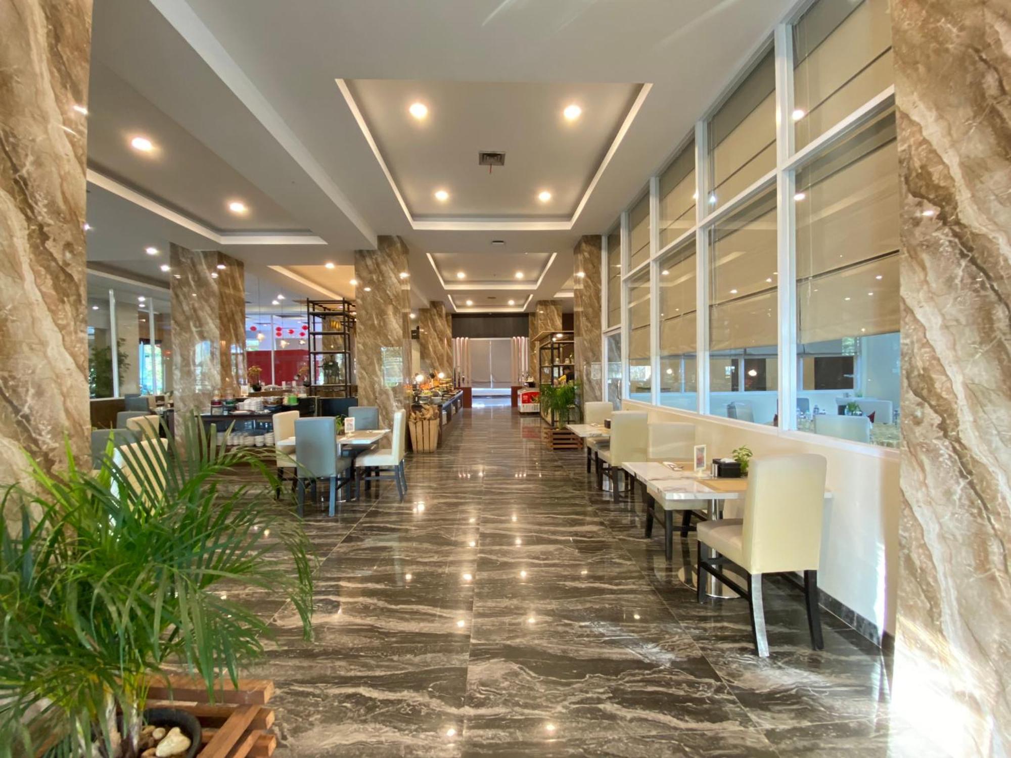 Vega Prime Hotel & Convention Sorong Eksteriør billede