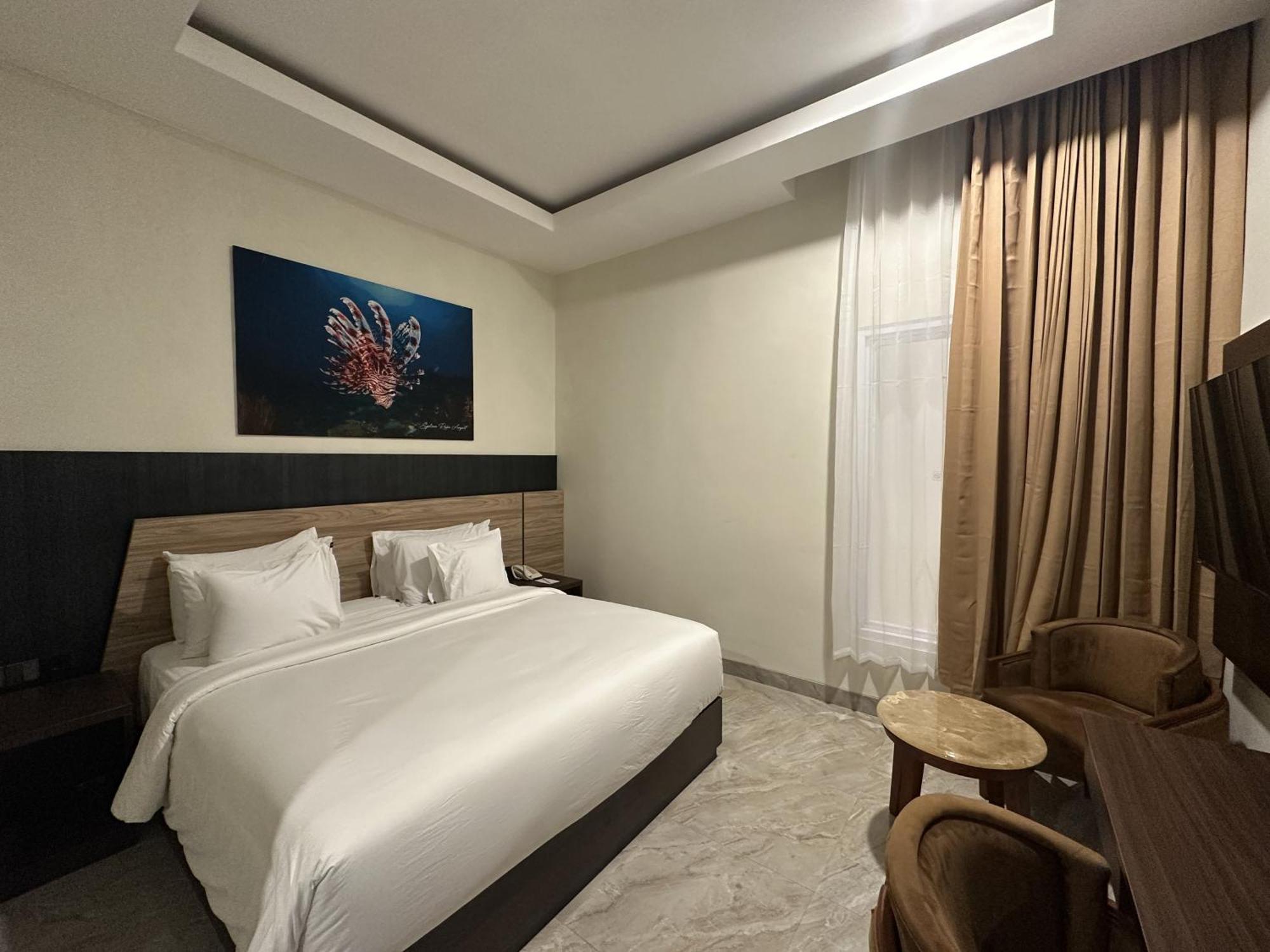 Vega Prime Hotel & Convention Sorong Værelse billede