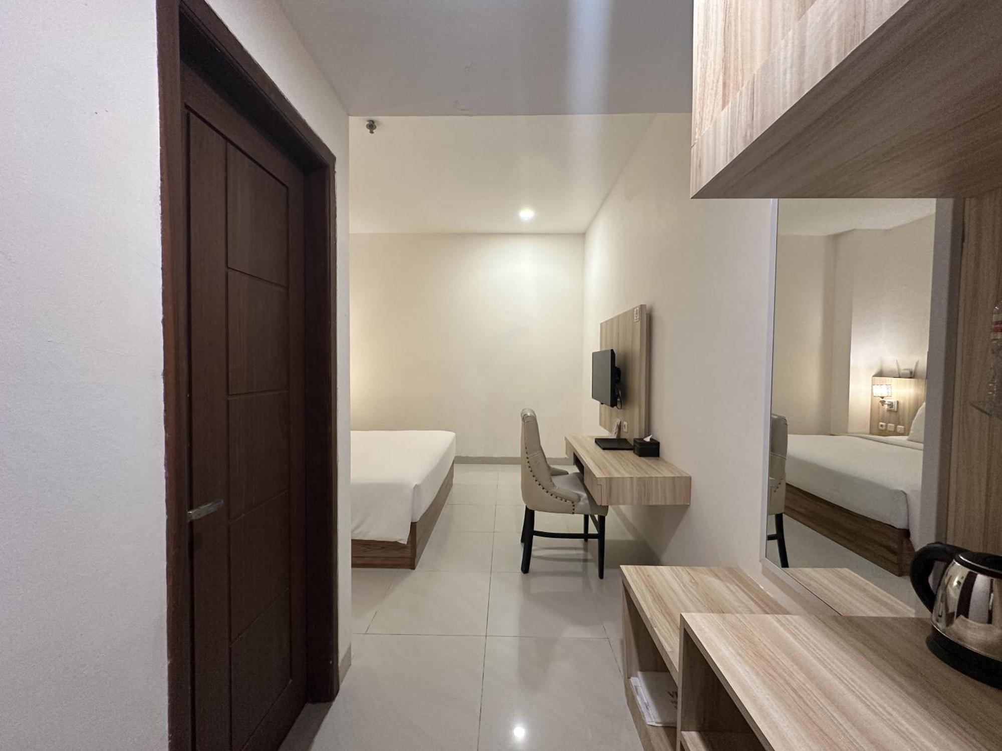 Vega Prime Hotel & Convention Sorong Værelse billede