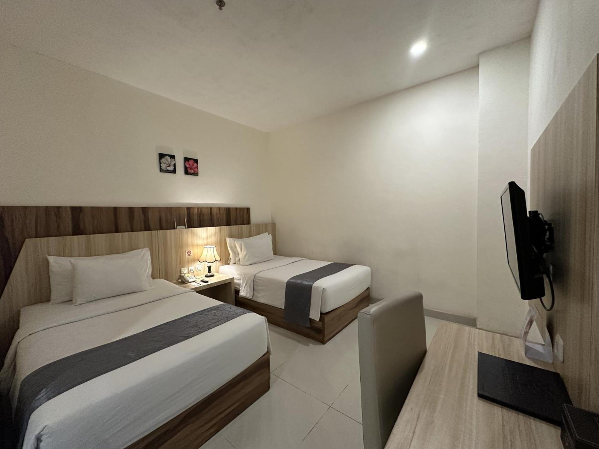 Vega Prime Hotel & Convention Sorong Værelse billede