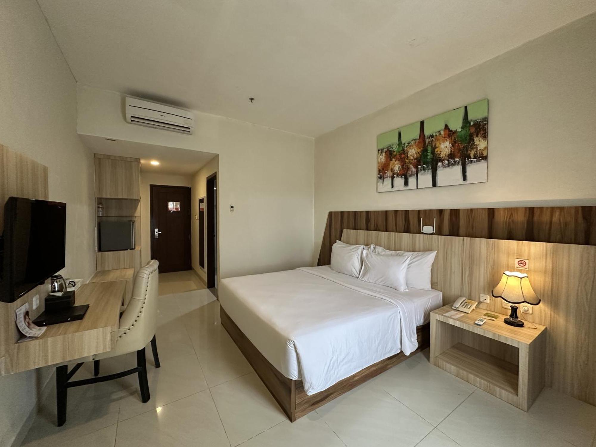Vega Prime Hotel & Convention Sorong Værelse billede