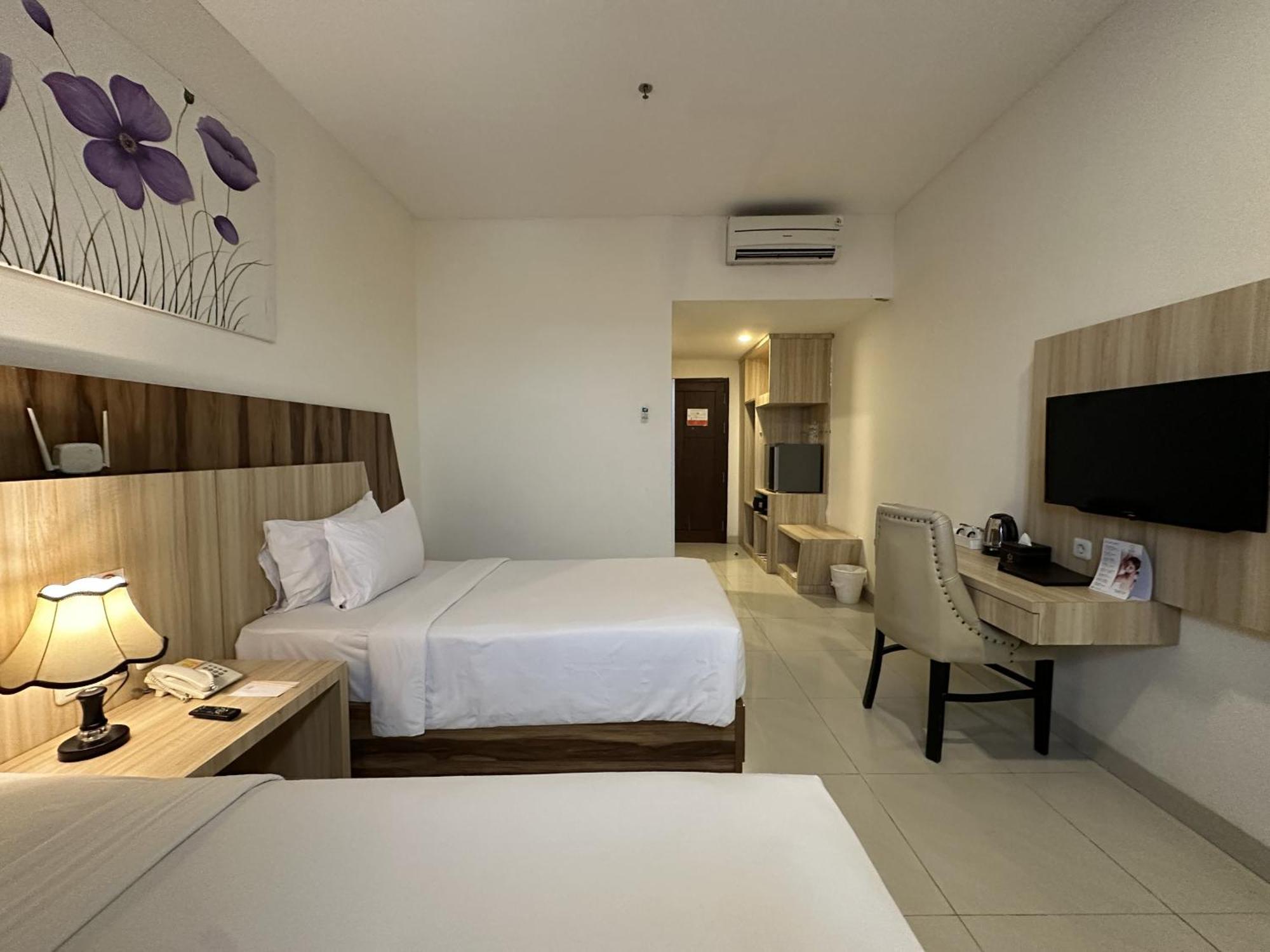 Vega Prime Hotel & Convention Sorong Værelse billede