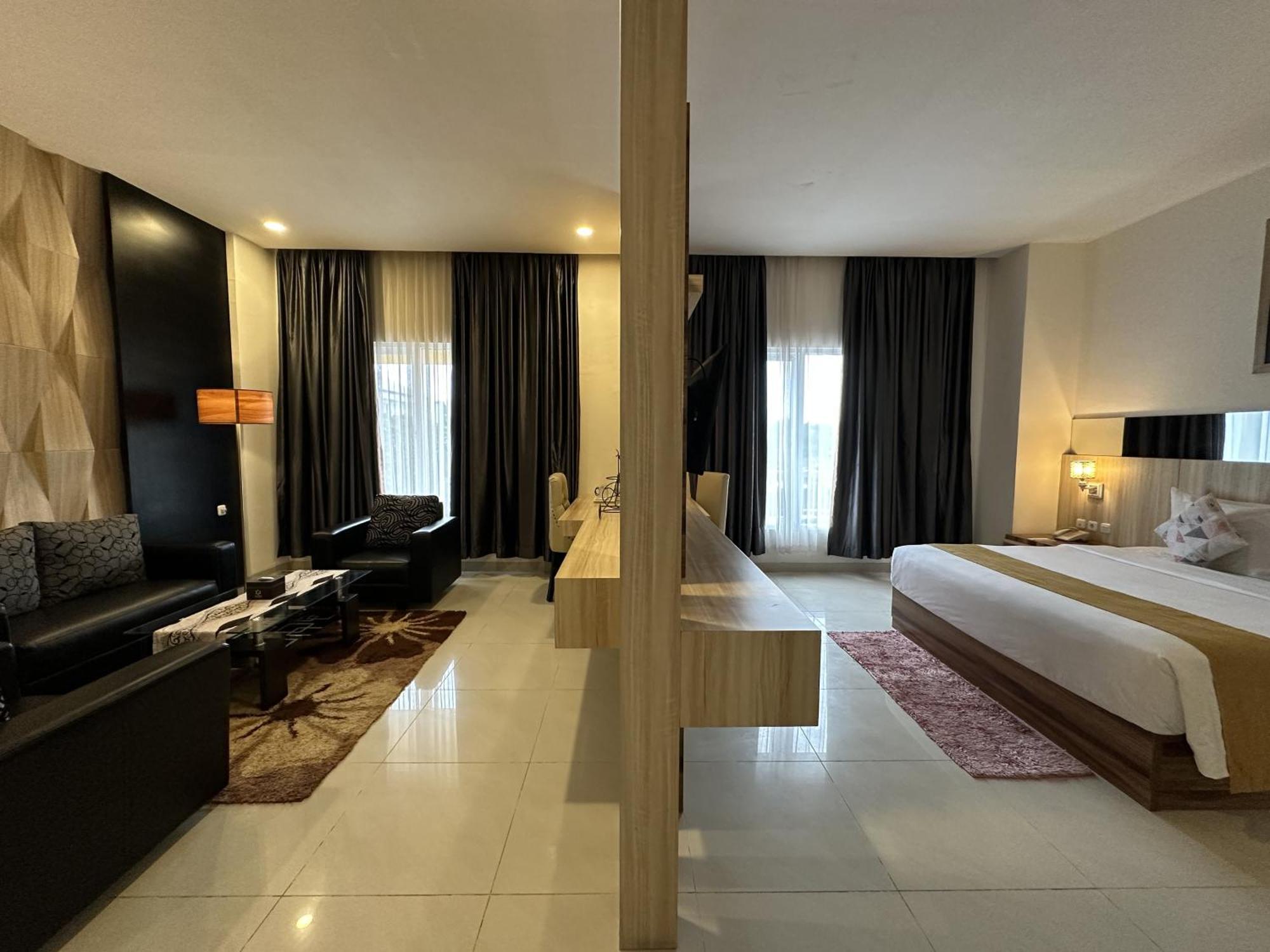 Vega Prime Hotel & Convention Sorong Værelse billede