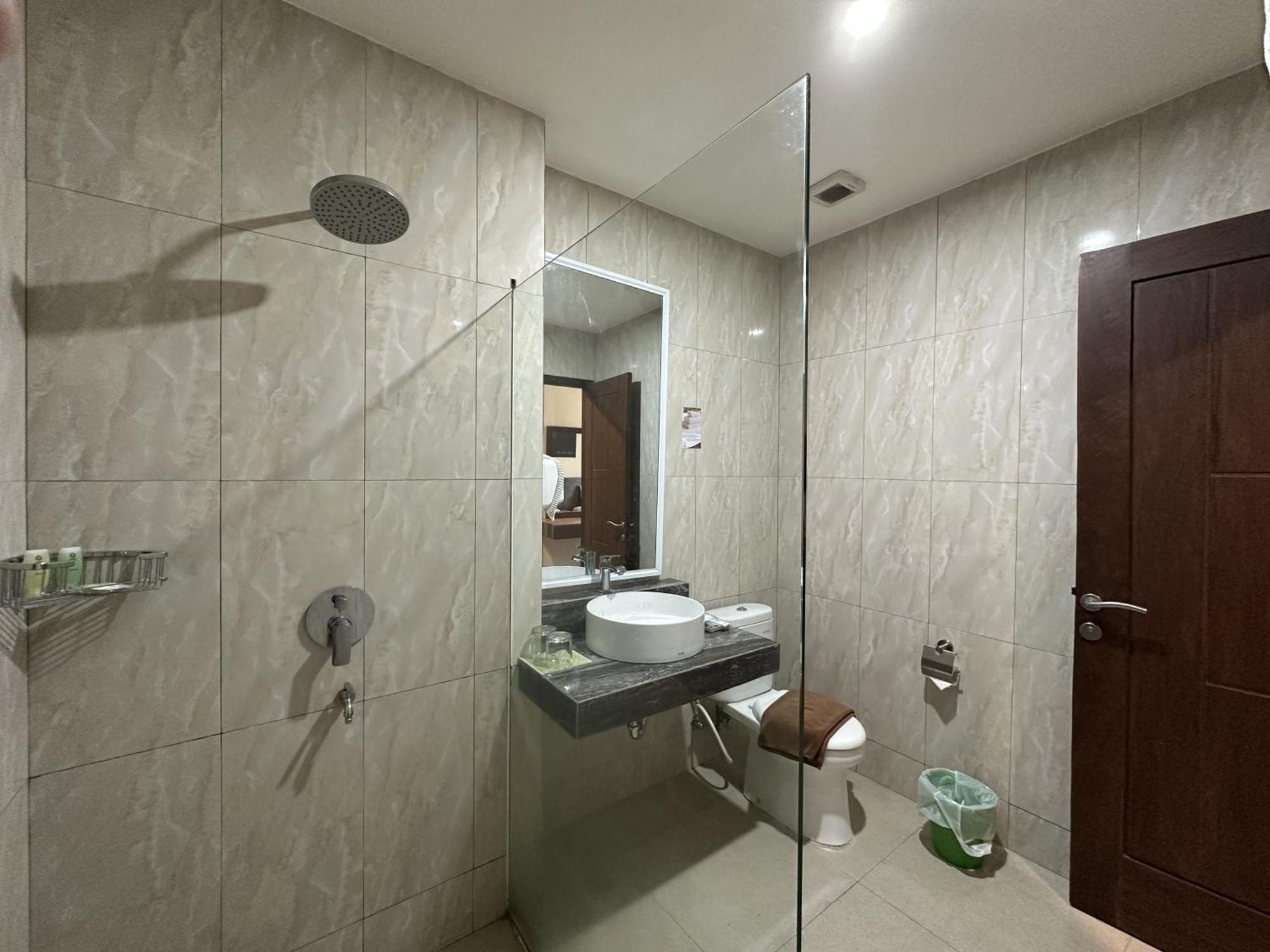 Vega Prime Hotel & Convention Sorong Eksteriør billede