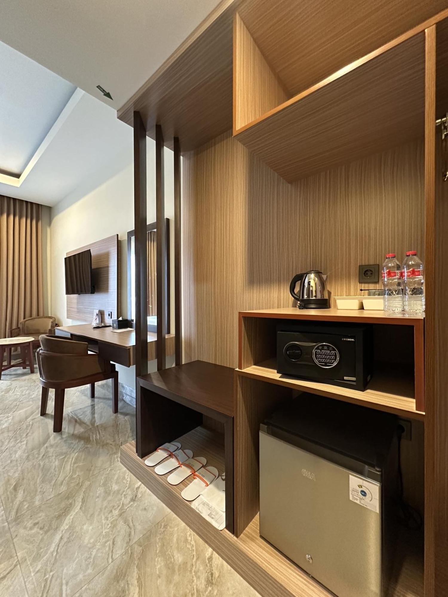Vega Prime Hotel & Convention Sorong Værelse billede